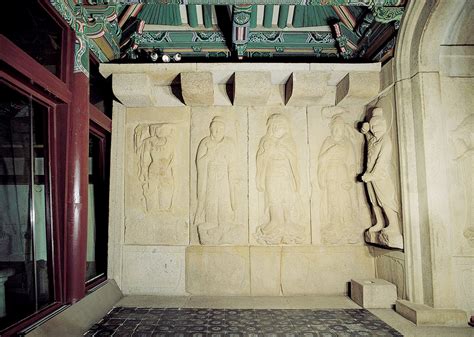  El Altar de Seokguram: Una Danza de Piedras y Sombras Divinas