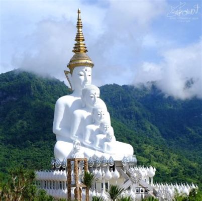 El Mural de Wat Pha Sorn Kaew: Un festín visual de dioses y demonios!