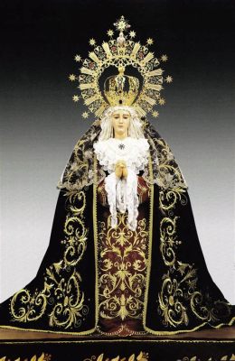 La Virgen de la Soledad Conmovedora Representación Religiosa en Dorado y Azul Profundo!